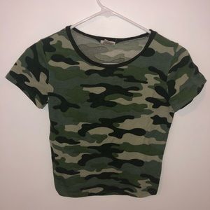 h and m cropped camo top